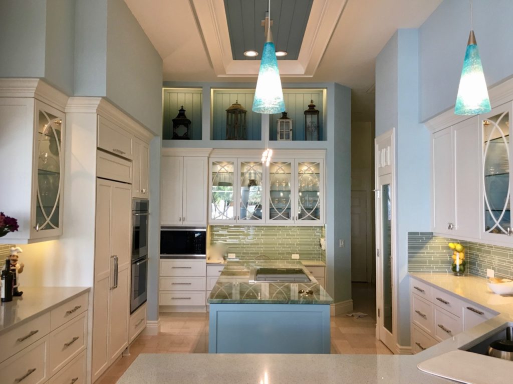 Kitchen Design Tips, White Contemporary Kitchen, Blue and white kitchen, Glass tile, professional kitchen design
